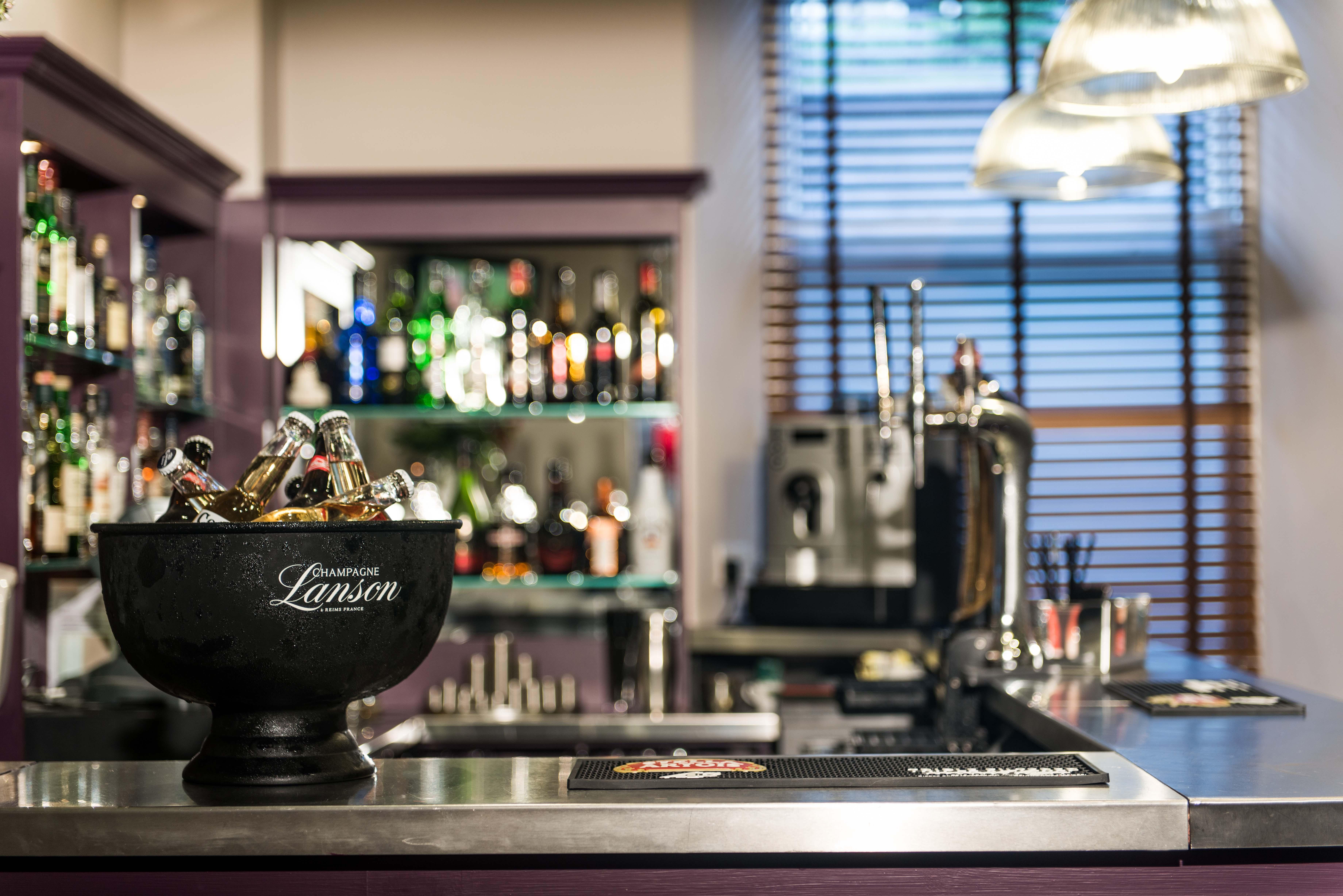 Leonardo Edinburgh City Екстериор снимка